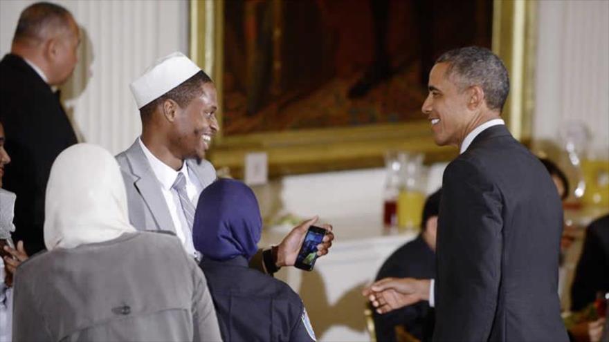 Presidente de EE.UU., Barack Obama, con unos fieles musulmanes.