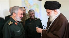 Líder iraní otorga ‘Medalla de la Victoria’ a los comandantes del CGRI por detención de marines estadounidenses