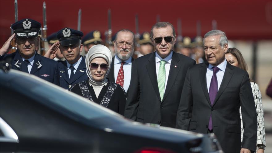 El canciller chileno, Heraldo Muñoz (dcha.), ha recibido al presidente de Turquía, Recep Tayyip Erdogan, en la capitalina ciudad de Santiago. 31 de enero de 2016