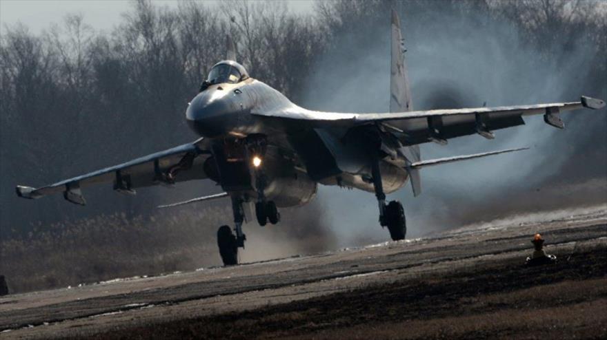 Caza bombardero ruso tipo Sujoi Su-34.