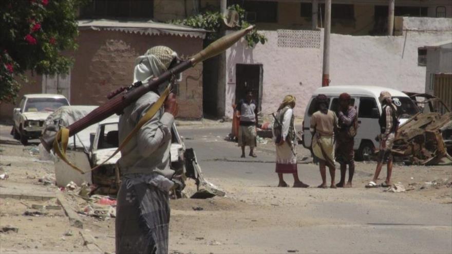 Combatiente leal al expresidente fugitivo yemení, Abdu Rabu Mansur Hadi en la ciudad de Adén, en el sur de Yemen.