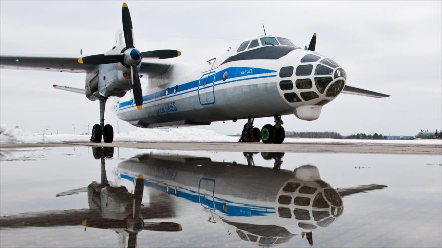 Avión ruso AN-30B.