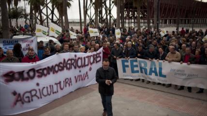 Agricultores españoles se manifiestan contra "los precios bajos"