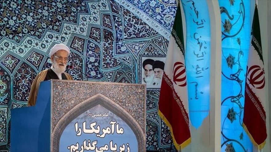 
El Imam del rezo del viernes en Teherán, el ayatolá Mohamad Emami Kashani. 5 de febrero de 2016
