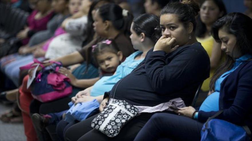 ONU insta a países afectados por el zika a autorizar el aborto para prevenir trastornos como microcefalia.