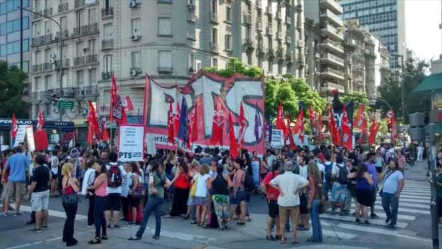Manifiestan en Argentina contra masivos despidos del nuevo Gobierno del presidente Mauricio Macri. 5 de febrero de 2016