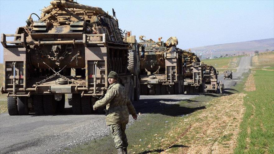 Militares turcos cerca de la frontera con Siria.