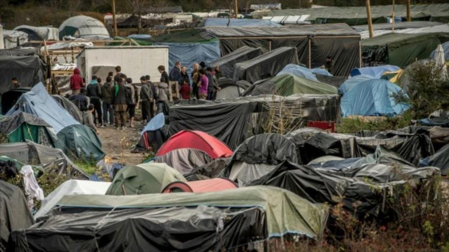 Refugiados en el campamento conocido como La Jungla de Calais, en el norte de Francia, 5 de noviembre de 2015.