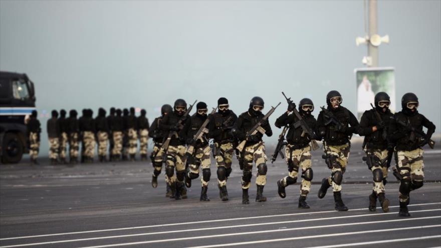 Soldados saudíes reciben entrenamiento militar.