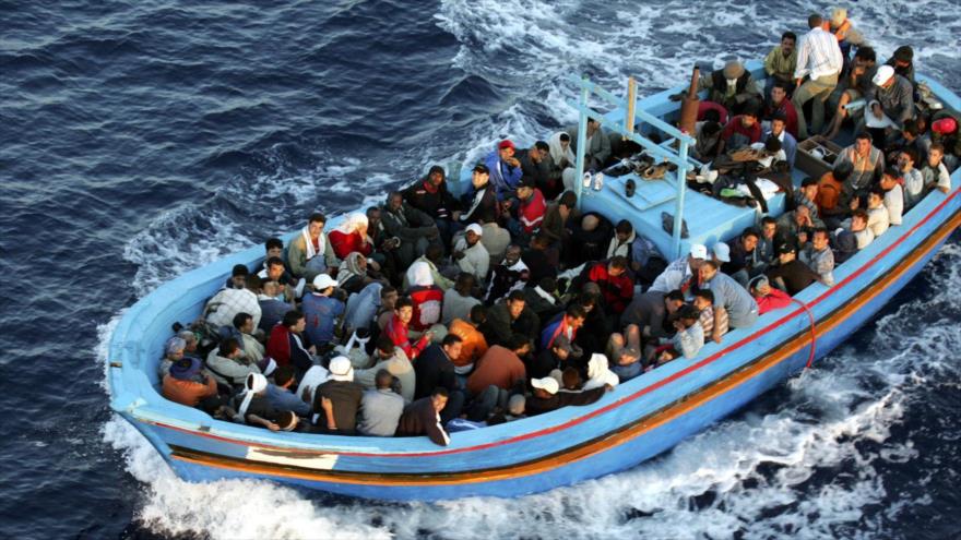 Socorristas franceses han rescatado a cuatro migrantes que estaban a la deriva en el canal de la Mancha a bordo de un bote inflable.