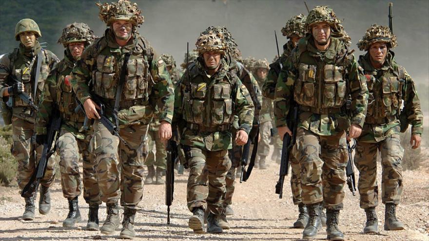 Soldados de Organización del Tratado Atlántico Norte (OTAN). 