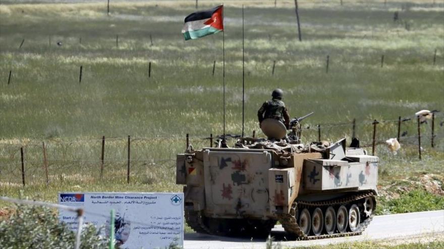 Tanque del Ejército de Jordania cerca de la frontera con Siria.