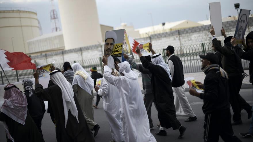 Bareiníes en Sitra protestan en demanda de la liberación del líder opositor, el sheij Ali Salman, 29 de enero de 2016. 