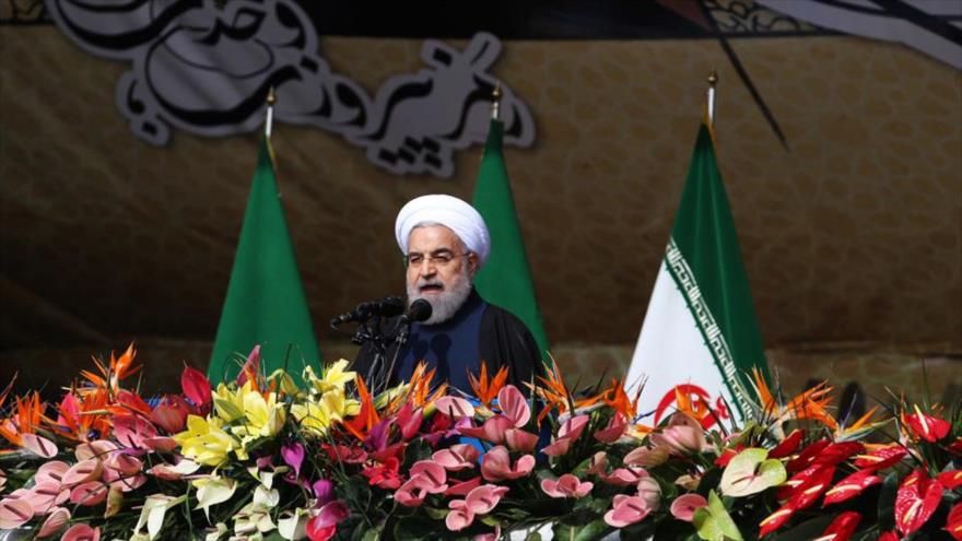 El presidente iraní, Hasan Rohani, ofrece un discurso con motivo del 37 aniversario del triunfo de la Revolución Islámica de Irán, 11 de febrero de 2016.