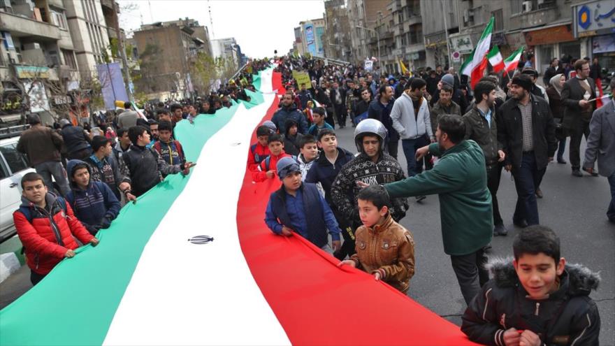 La marcha de los iraníes con motivo del aniversario del triunfo de la Revolución Islámica de Irán, 11 de febrero de 2016.