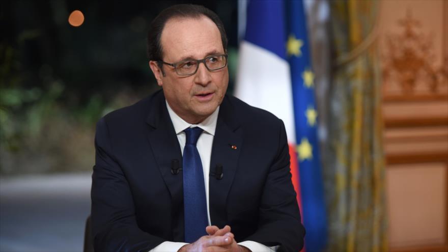 El presidente de Francia, François Hollande, durante una entrevista televisiva en Palacio del Elíseo (sede presidencial) en París, 11 de febrero de 2016.