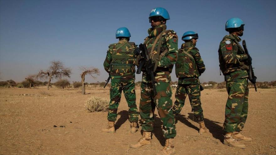 Los cascos azules de la Organización de las Naciones Unidas (ONU) en Malí están patrullando una zona.