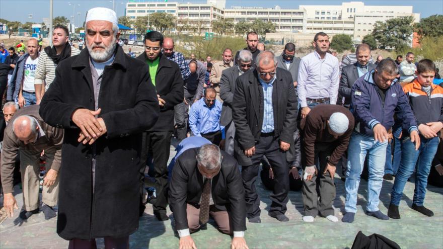 Árabes israelíes, liderados por el sheij Raed Salah, se manifiestan para pedir la liberación de Mohamad Al-Qiq, 12 de febrero de 2016.