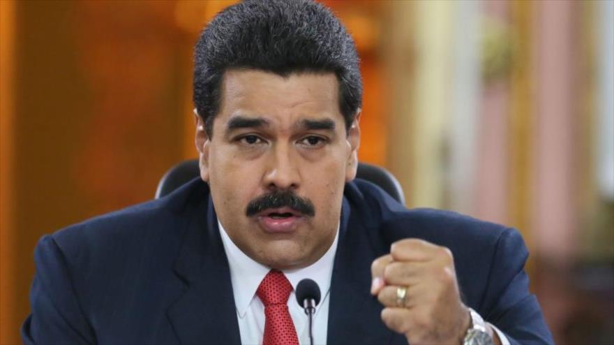 Presidente de Venezuela, Nicolás Maduro, rindió honores al Libertador en el Panteón Nacional y conmemoró el Día de la juventud, 12 de febrero de 2016.