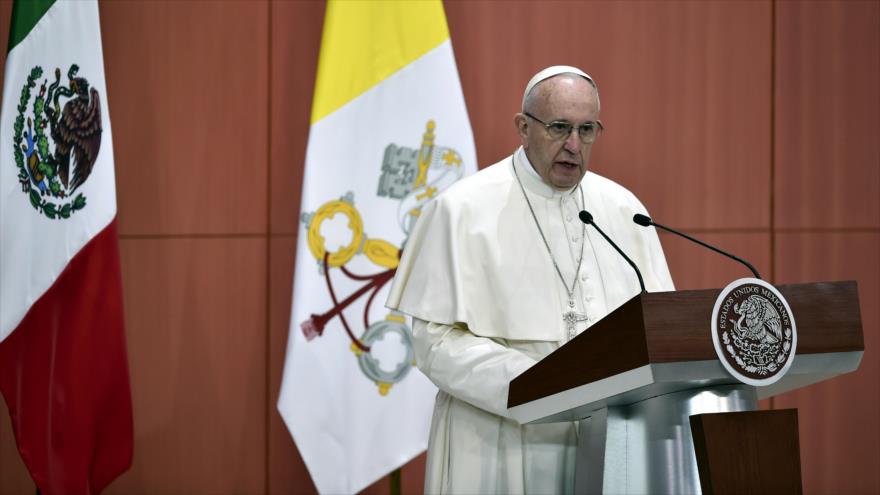 El papa Francisco se dirige al público en el Palacio Nacional, en la Ciudad de México, capital del país homónimo, 13 de febrero de 2016.