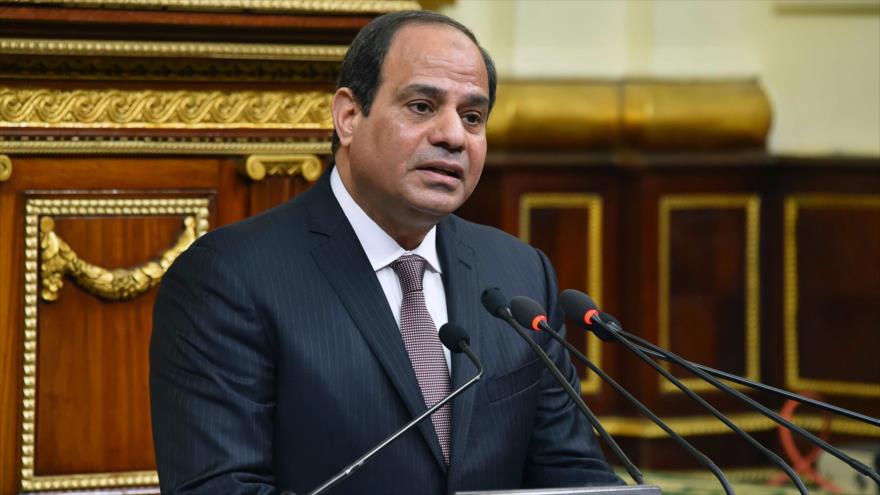 El presidente egipcio, Abdel Fatah al-Sisi, ofrece discurso ante el Parlamento, 13 de febrero de 2016.