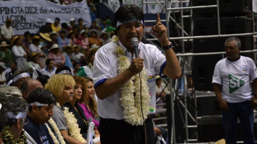 El presidente de Bolivia, Evo Morales, durante el acto de cierre de su campaña en el departamento de Cochabamba (centro), 13 de febrero de 2016.