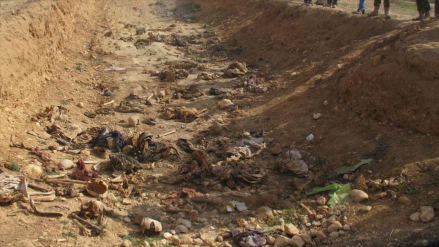 Autoridades sirias hallan una fosa común.