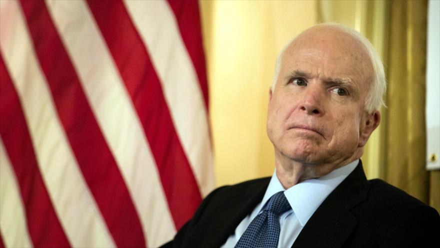 El presidente del Comité de Servicios Armados del Senado de EE.UU., John McCain.