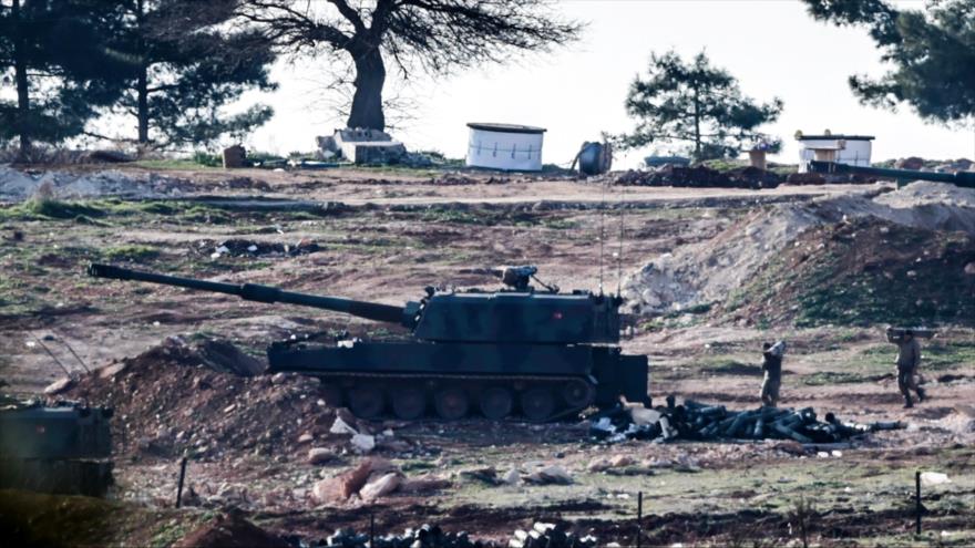 Un tanque del Ejército turco circula en Kilis, en el sureste de Turquía, cerca de la frontera con Siria, 15 de febrero de 2016.