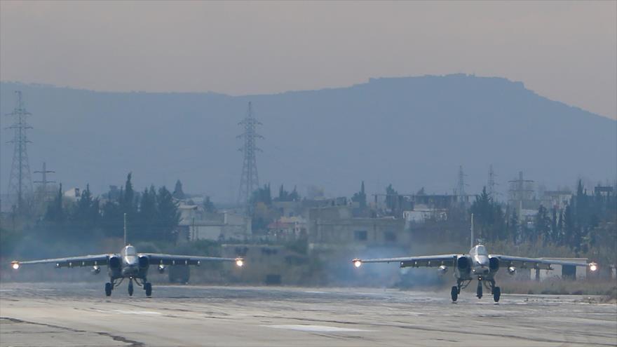 Cazas rusos en la base aérea de Hmeimim en Latakia (Siria).