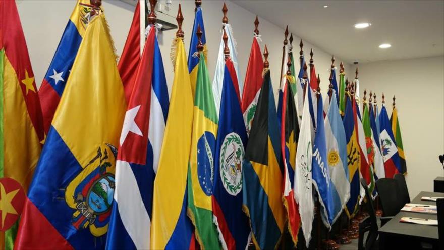 Las banderas de las naciones que conforman la Unión de Naciones Suramericanas (Unasur).
