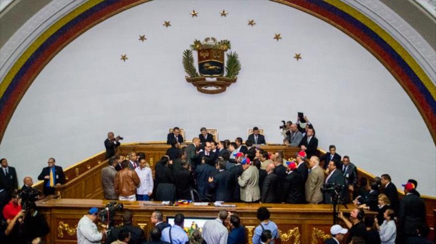 El Parlamento de Venezuela aprobó, en primer debate, una ley de amnistía para presos políticos, medida que el chavismo rechaza, 16 de febrero de 2016.