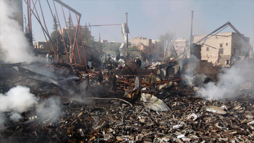 Un taller de costura destruido por un ataque aéreo de las fuerzas saudíes en Saná, capital yemení, 14 de febrero de 2016.