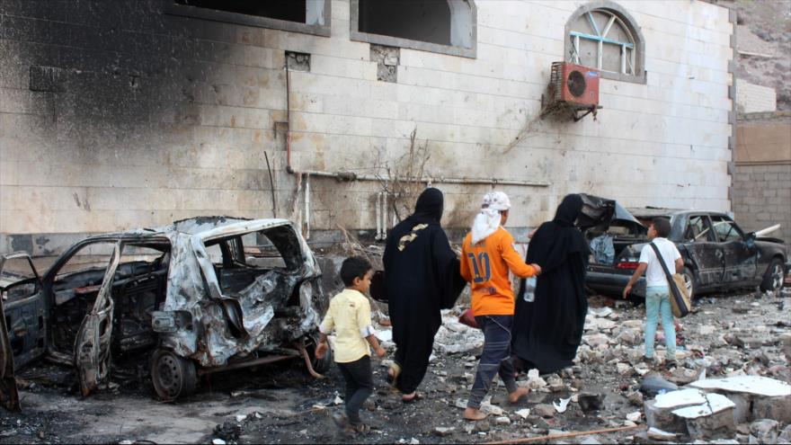 Daños causados por un atentado suicida contra el Palacio Presidencial en Adén (Yemen).