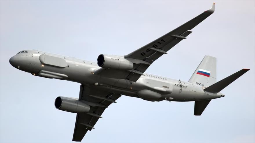 Avión de reconocimiento ruso Tu-214R.