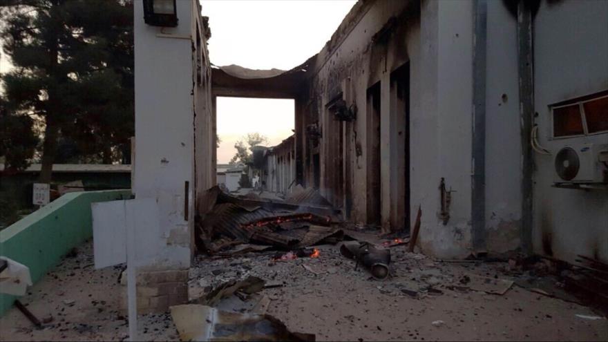 Hospital gestionado por MSF arde en llamas tras un ataque aéreo de las fuerzas estadounidenses en la ciudad de Kunduz, en el norte de Afganistán. 2 de octubre de 2015