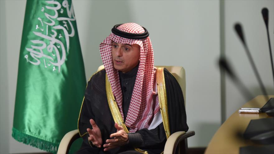 El canciller saudí, Adel al-Yubeir concede una entrevista a la agencia francesa AFP, 18 de febrero de 2016.