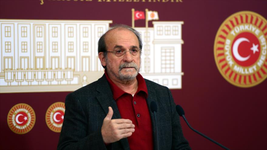 Ertuğrul Kürkçü, presidente honorario y diputado del HDP.