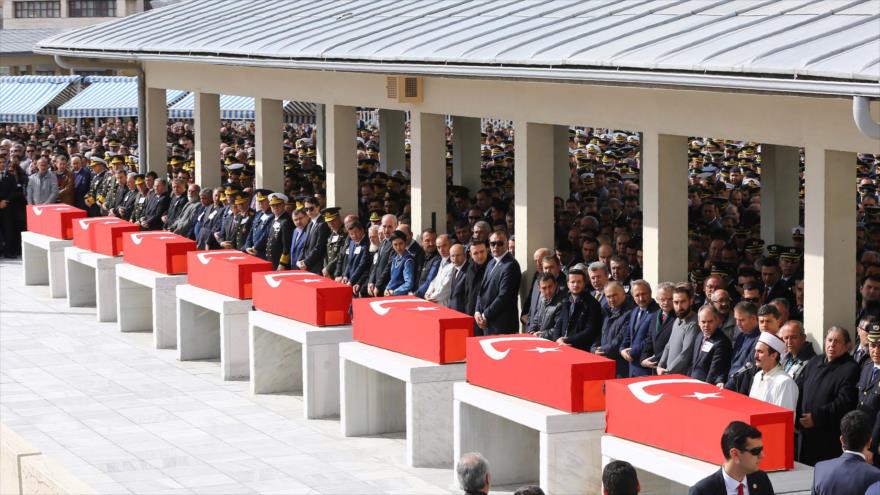 Emotivo funeral de las victimas del atentado de Ankara, 19 de febrero de 2016.