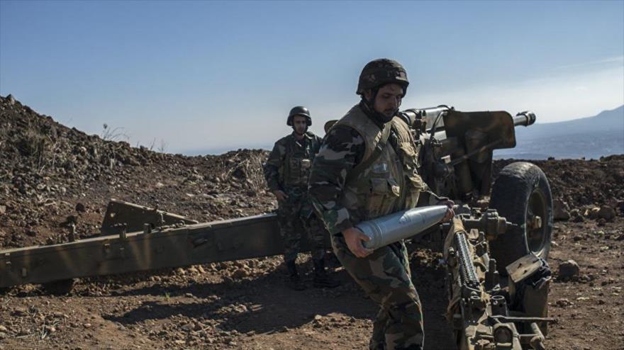Soldados de la artilleria del Ejército sirio en un conflicto con los grupos terroristas.