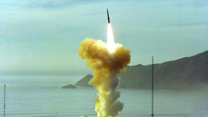 Fuerzas Aéreas de EE.UU. lanzan de prueba un desarmado misil balístico Minuteman III desde California.
 
