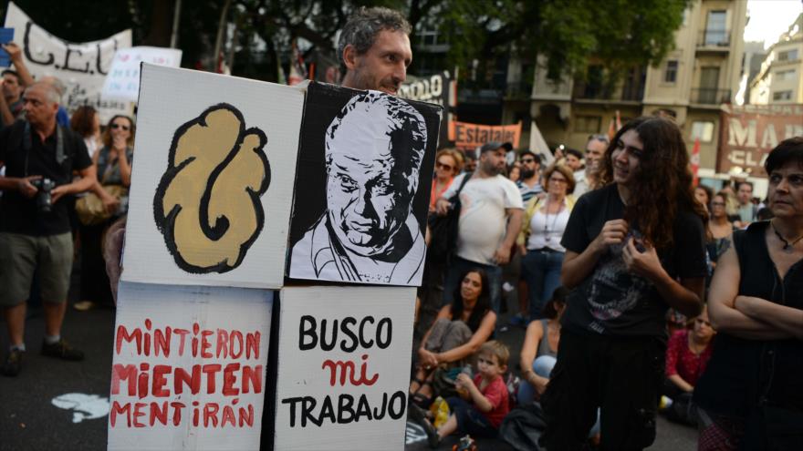 Una manifestación contra las políticas del presidente argentino, Mauricio Macri.