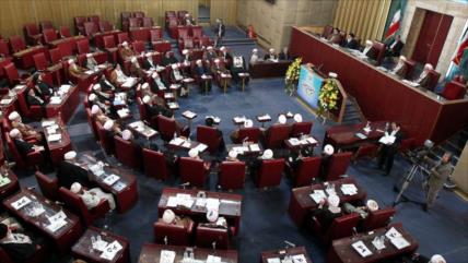 Altos clérigos iraníes condenan injerencia de BBC en las elecciones de Irán