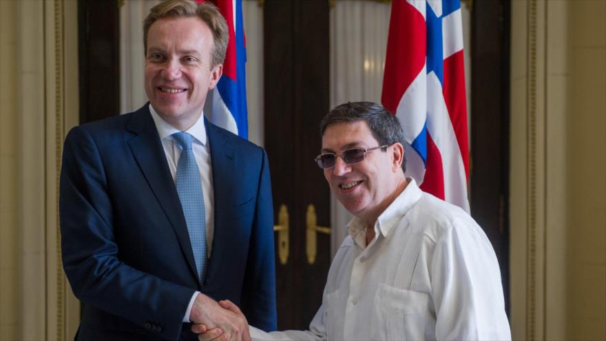 El canciller cubano, Bruno Rodríguez (drcha.) recibe a su homólogo noruego, Borge Brende, en la sede del Ministerio de Asuntos Exteriores de Cuba, en la capitalina ciudad de La Habana. 2 de febrero de 2016