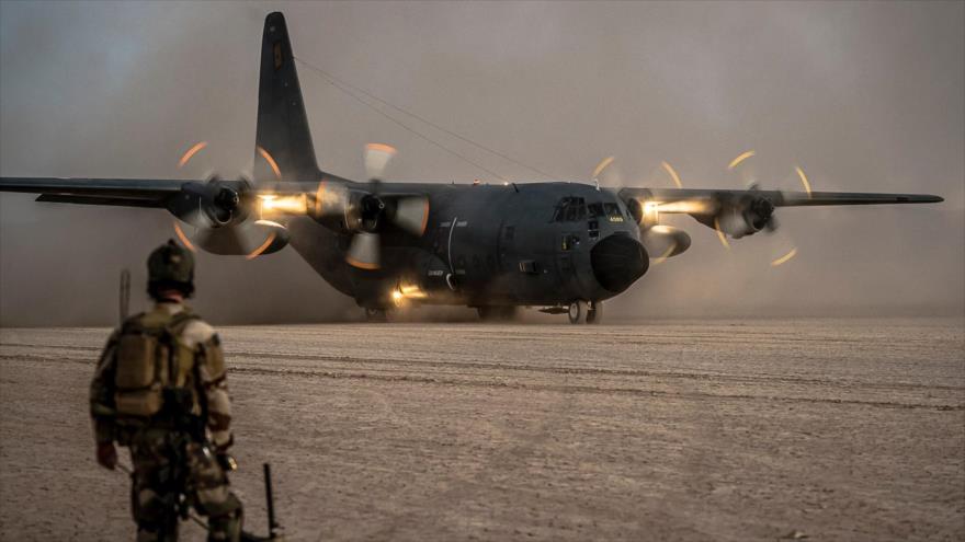 Un avión de transporte militar Lockheed C-130 Hercules de las fuerzas especiales del Ejército francés.