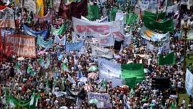 Empleados públicos protestan en Argentina contra despidos masivos impulsados por el Gobierno de Macri