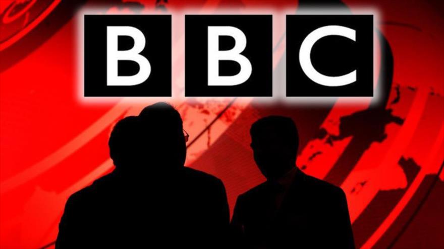Un nuevo informe revela que "veneración" y "miedo" a famosos de la BBC resultaron en decenas de casos sexuales.