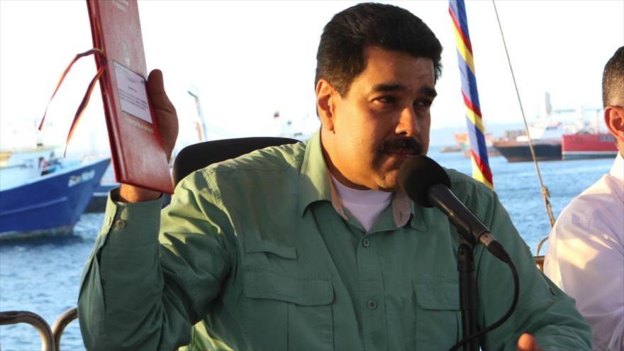 El presidente de Venezuela, Nicolás Maduro, ofrece un discurso en los Puertos del estado Sucre, en Cumaná, 25 de febrero de 2016.