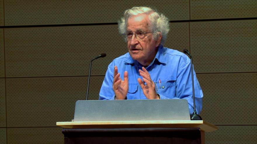 El célebre politólogo y lingüista estadounidense Noam Chomsky.