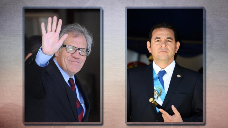 El secretario general de la OEA, Luis Almagro (izda.), y el presidente de Guatemala, Jimmy Morales.